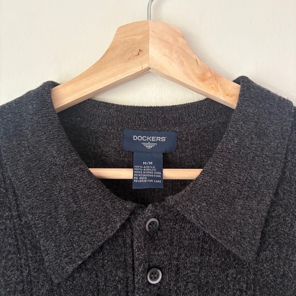 Vintage Knit Quarter Button-Up Collared Polo Sweater in Charcoal - Picture 6 of 7